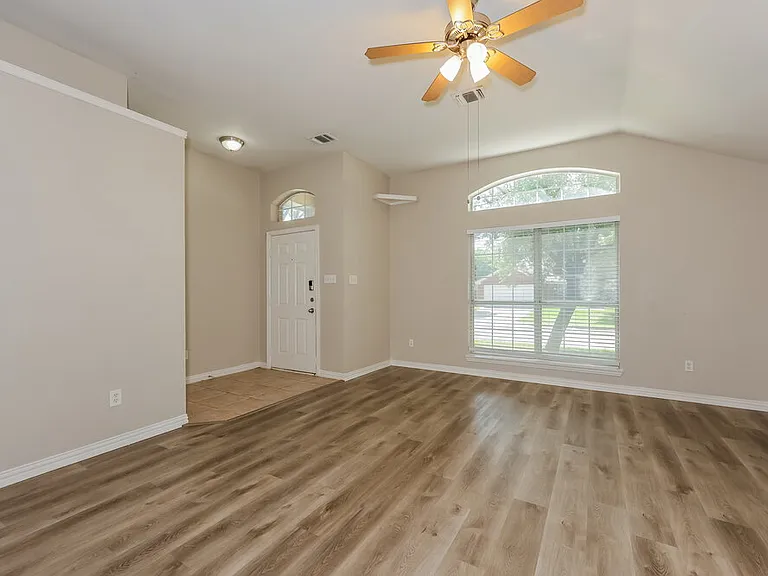 1601 Prescott Dr — Photo 4