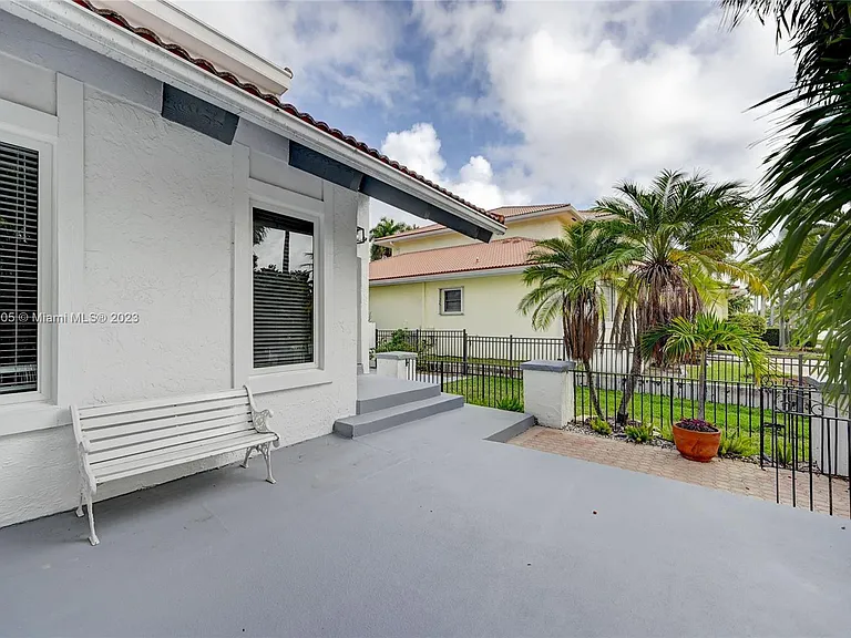 1109 Hollywood Blvd — Photo 12