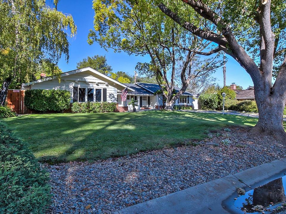 1st image of 815 Orchid Pl