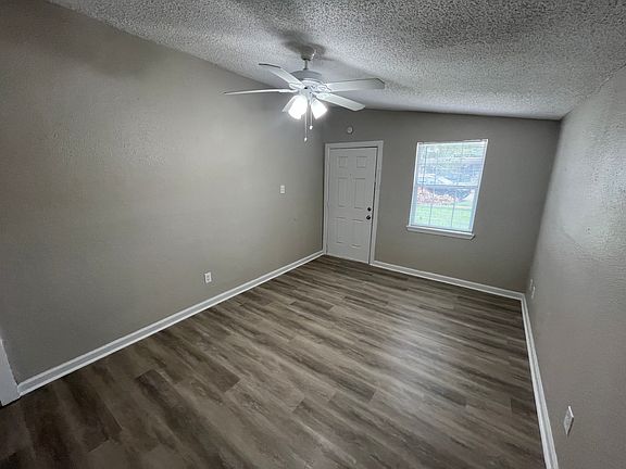 3rd image of 2102 Dollye Dr