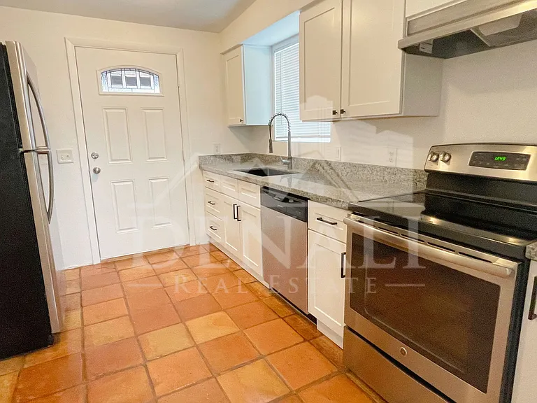 1404 W Fresno St #1 — Photo 5
