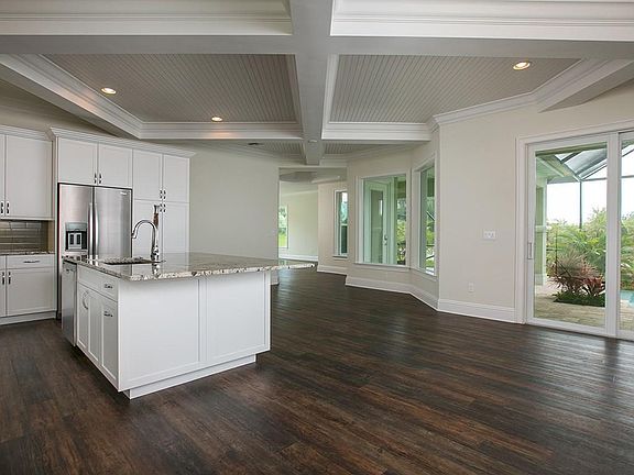 4th image of 2135 Falls Cir