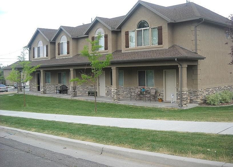 Beautiful New 2 bdrm Townhome