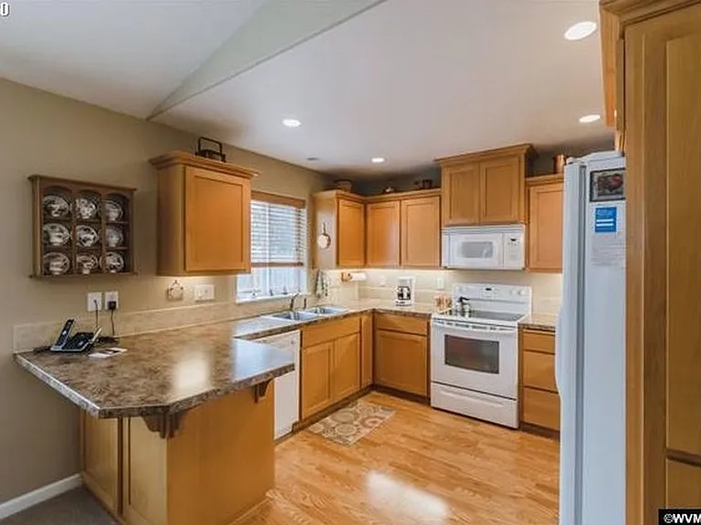 1096 Fuji Ln — Photo 13