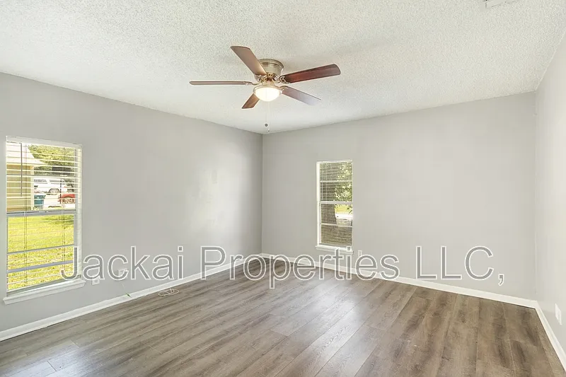 2 bed, 1.0 bath, 942 sqft, $1,195 — Photo 4