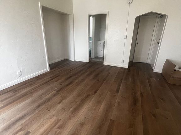 5th image of 621 S Dunsmuir Ave APT 401