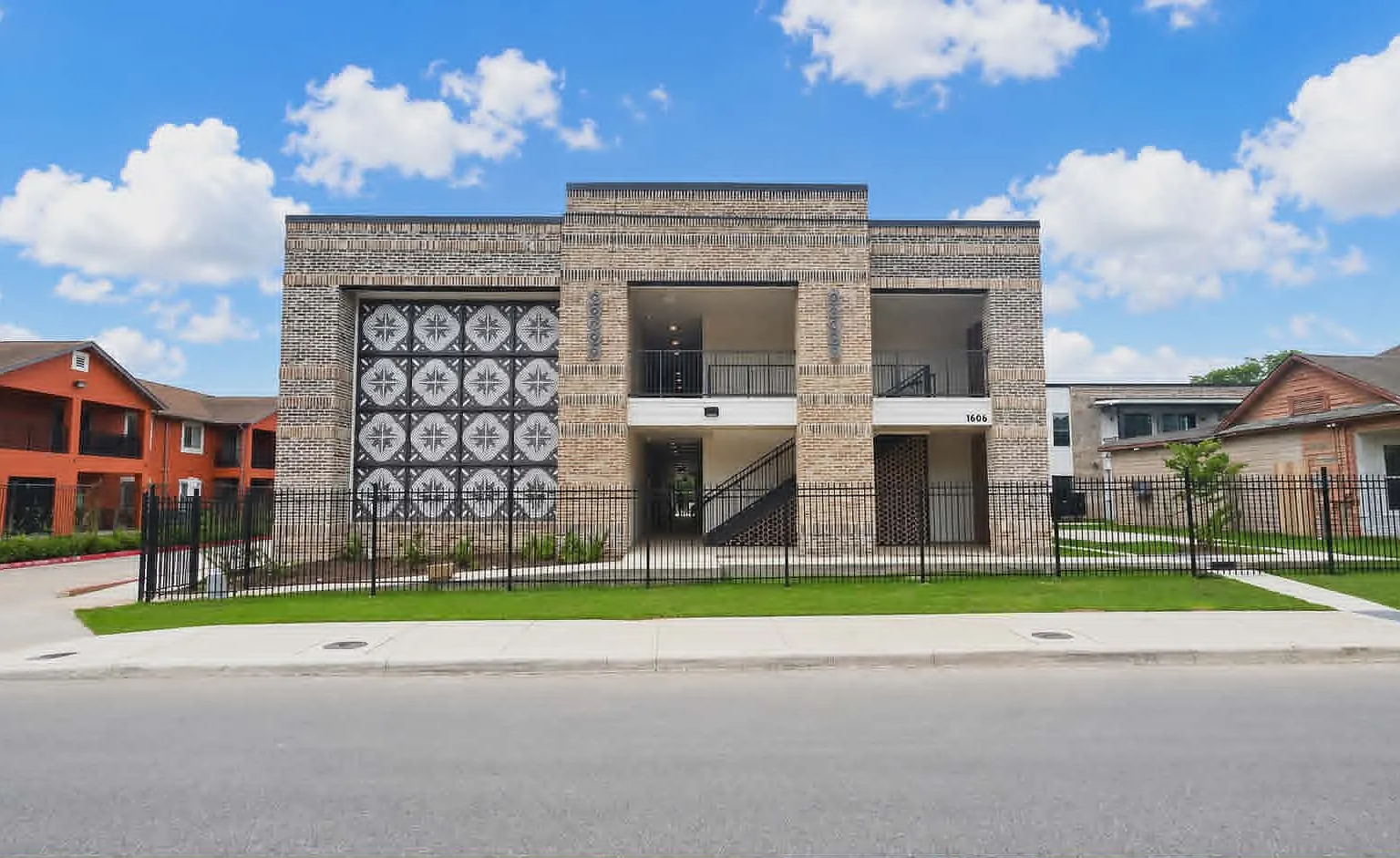 Memorial Apartments — Photo 3