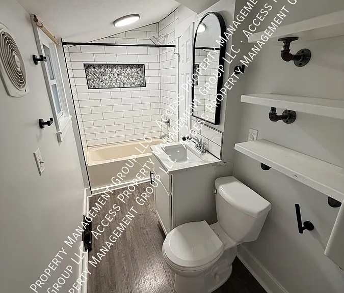 908 Courtney St NW — Photo 17