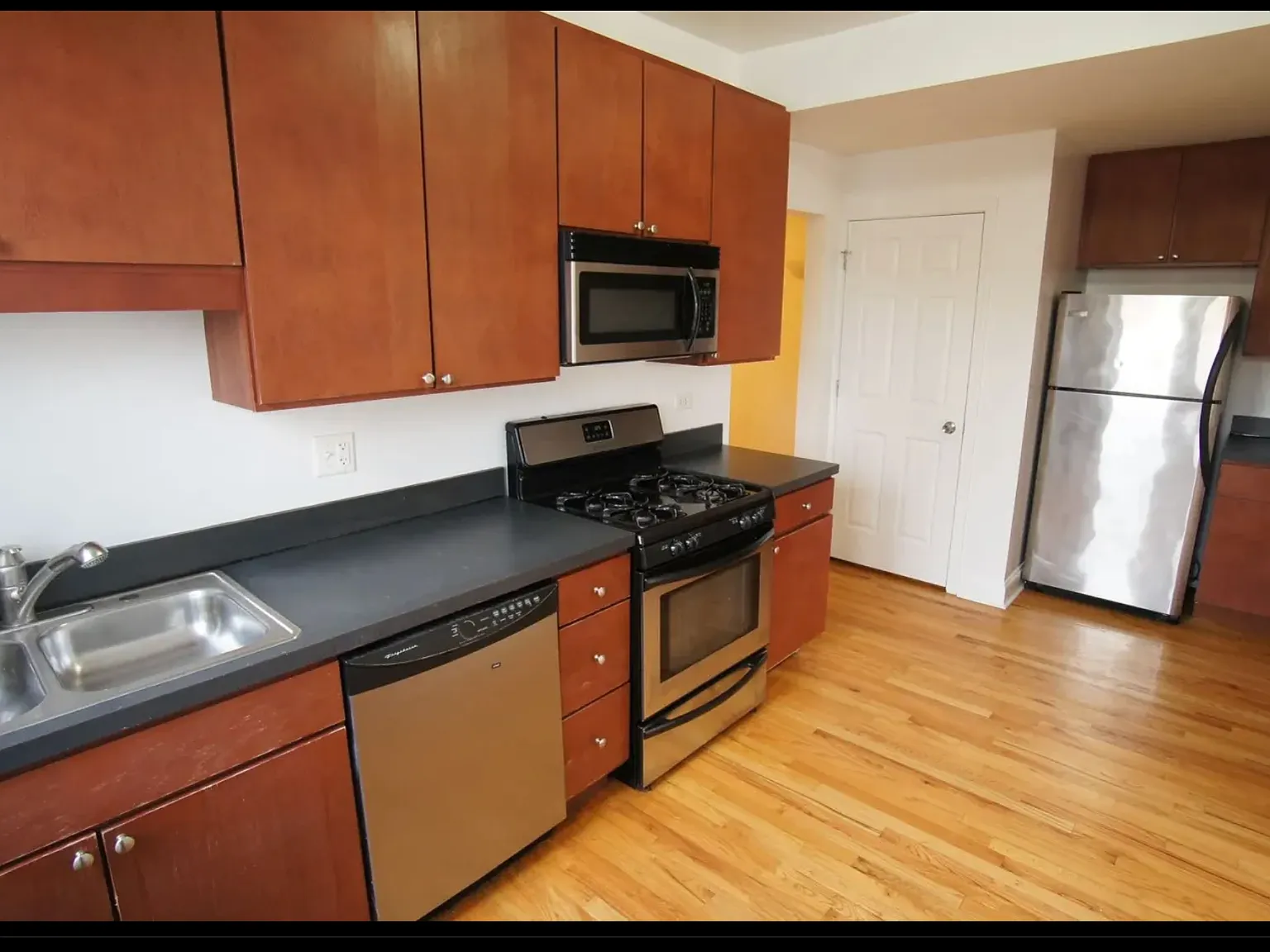 3 bed, 1533 sqft, $3,450 — Photo 4