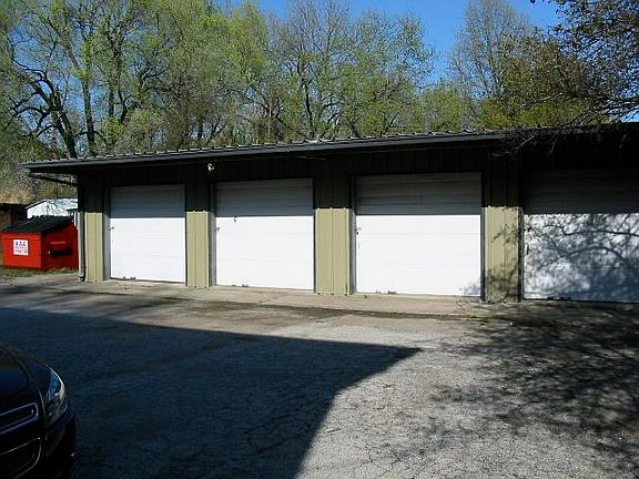 3rd image of 3329 S Oxford Ave