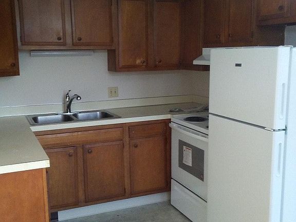 5th image of 2215 Weiss St APT 2