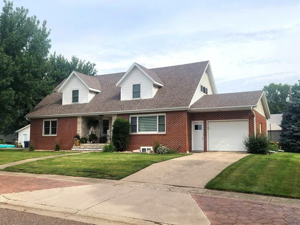 1317 1st St, Hull, IA 51239