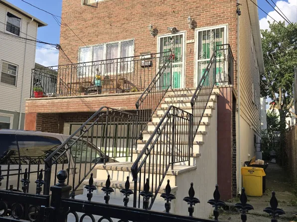 126 Seaview Ave Floor 1, Jersey City, NJ 07305