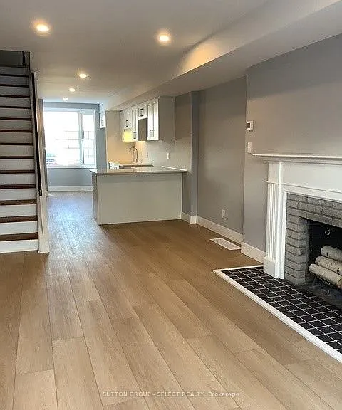 1183 Oxford St W — Photo 6