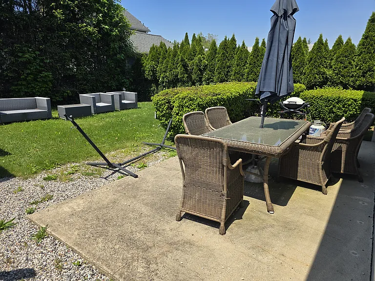 BACK YARD AND BBQ AREA FOR USE
