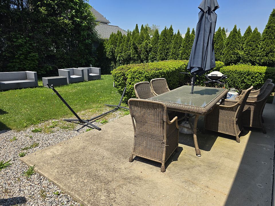 BACK YARD AND BBQ AREA FOR USE