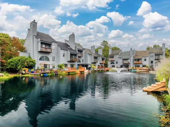 11112 Glade Dr, Reston, VA 20191