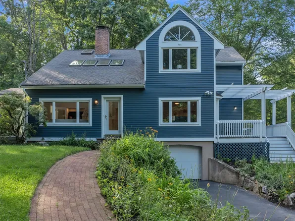 116 Maple St, Sherborn, MA 01770