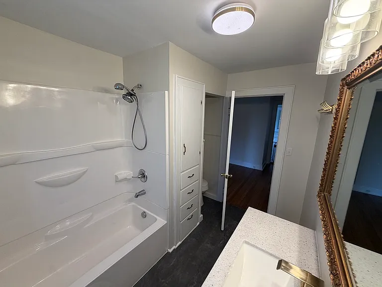 114 Beck St — Photo 9