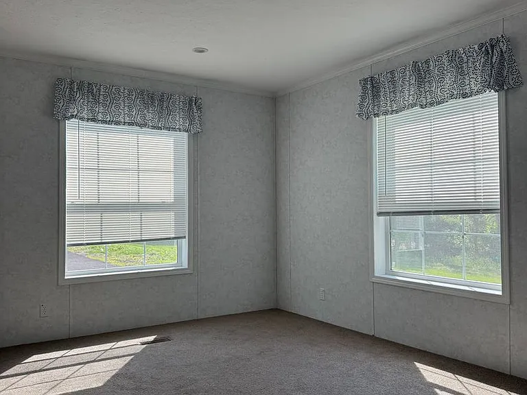 465-8 Royal Manor Rd — Photo 6