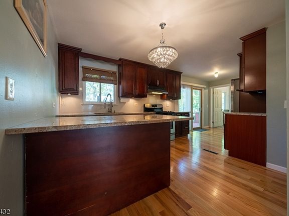 4th image of 17 Balmoral Dr