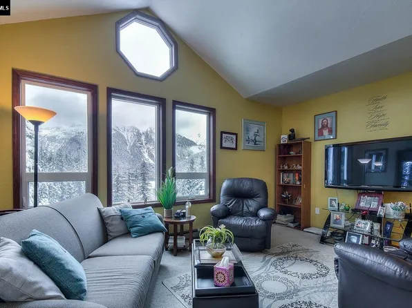 2216 Raven Rd, Douglas, AK 99824