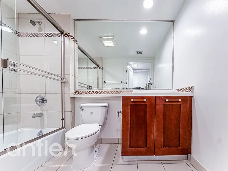 1241 S Sherbourne Dr #GPH5 — Photo 5