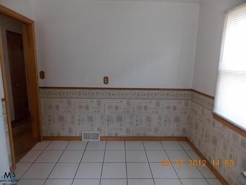 4th image of 23828 Wilmot Ave