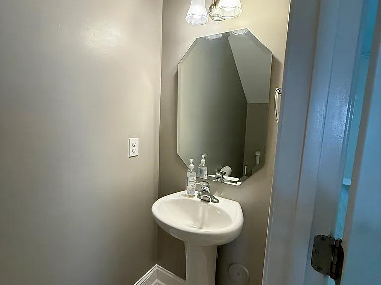 7007 McLothian Ln — Photo 16