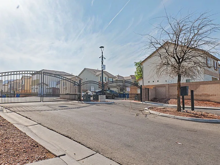 5162 Paradise Skies Ave — Photo 23