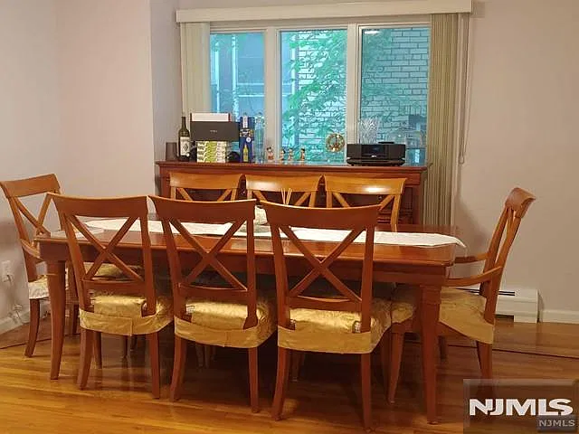 3 bed, 3.5 bath, 1938 sqft, $4,300 — Photo 4