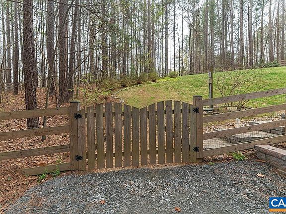 4th image of 246 White Cedar Rd