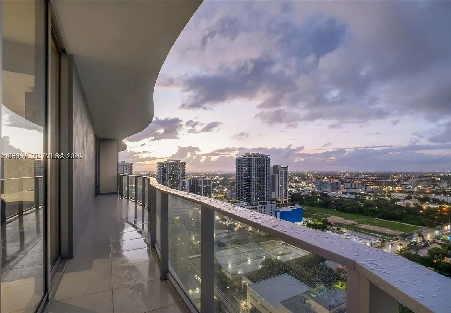 Casa Bella Residences — Photo 1