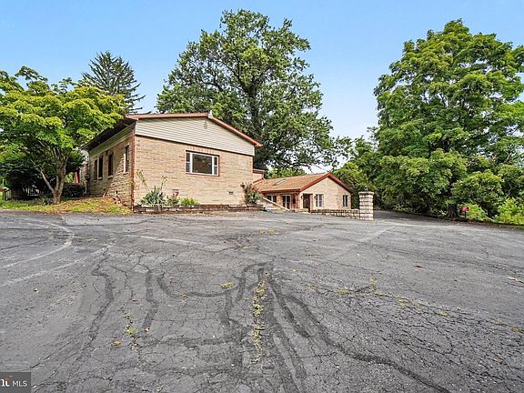 3rd image of 1465 Colonial Rd