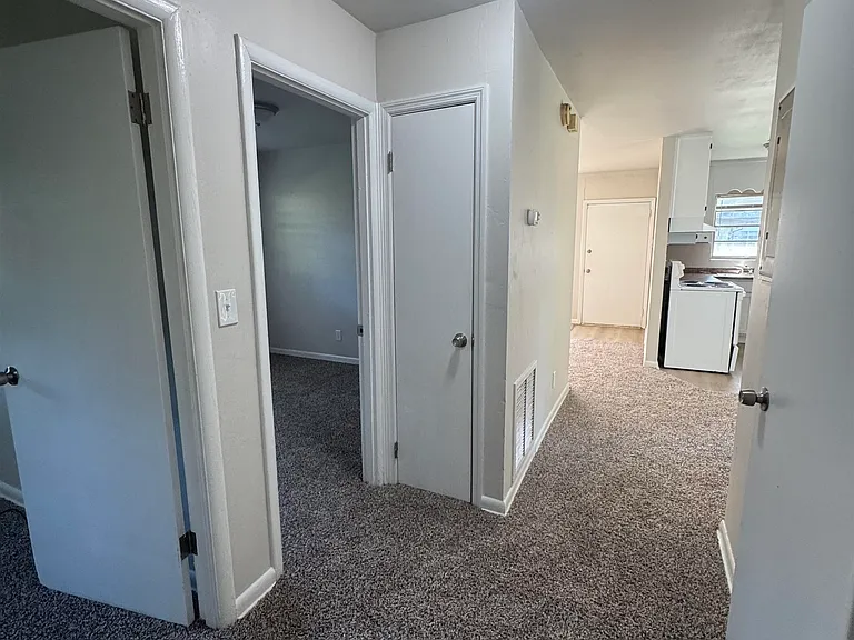 1204 Clay St — Photo 5