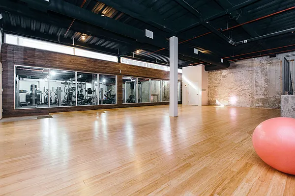 Rented by Nooklyn NYC LLC | media 54