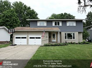 5427 Berkshire Dr, North Olmsted, OH
