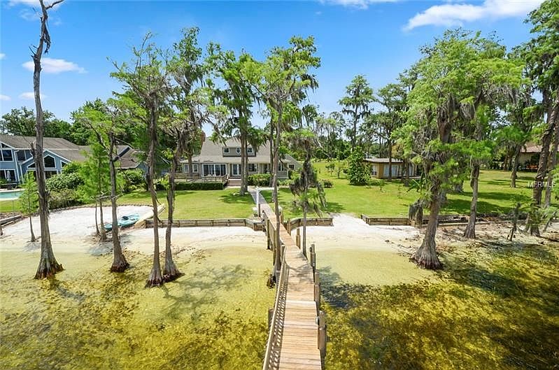 Pristine waterfront on Lake Tibet