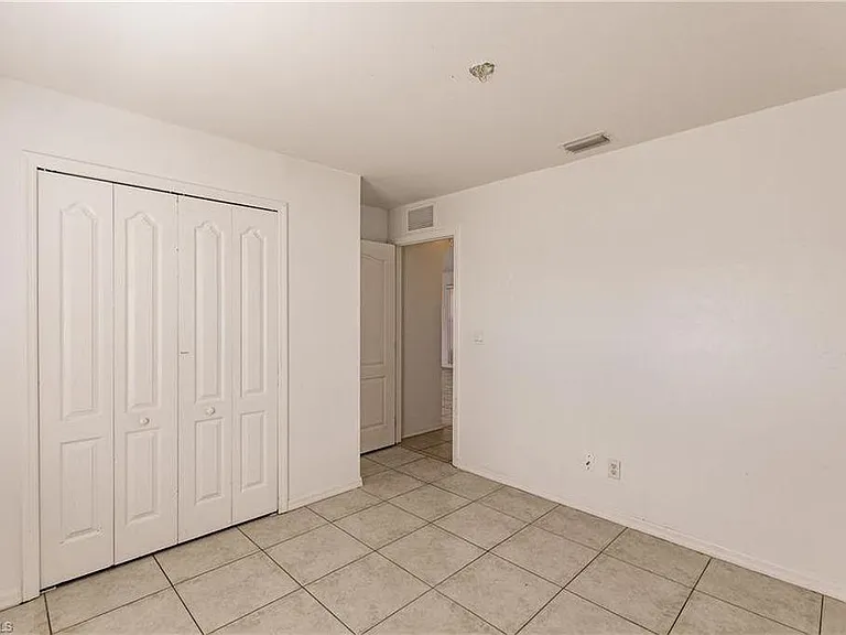 1627 NE 7th Pl — Photo 21