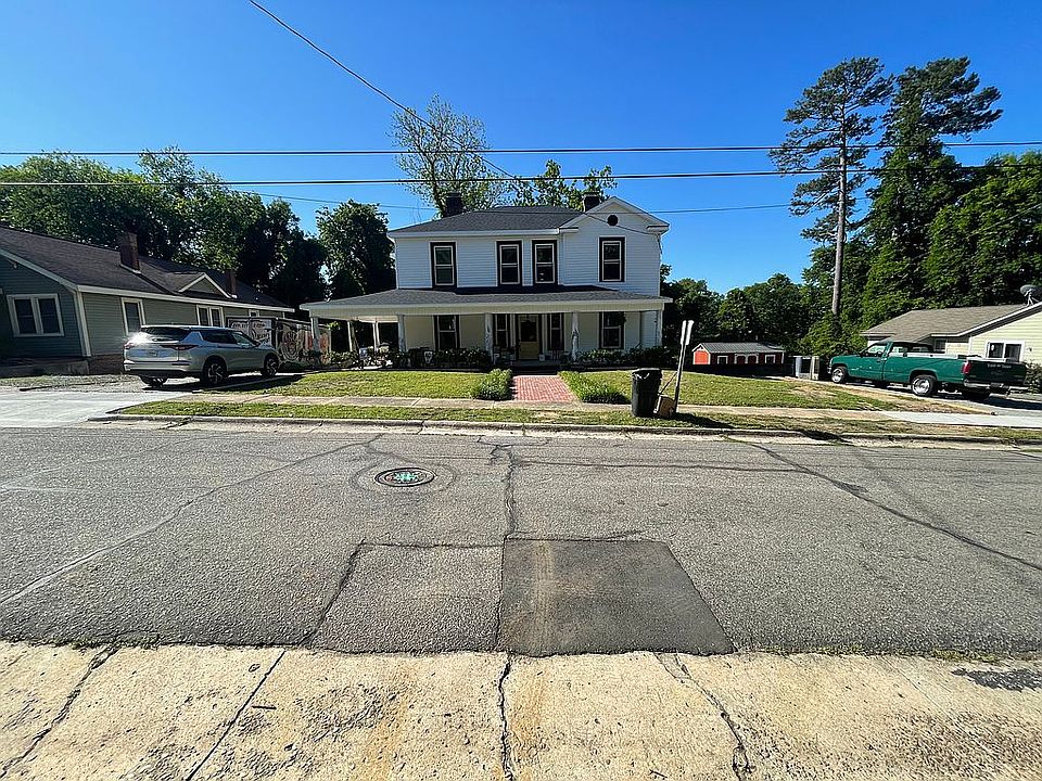 2nd image of 204 Everett St