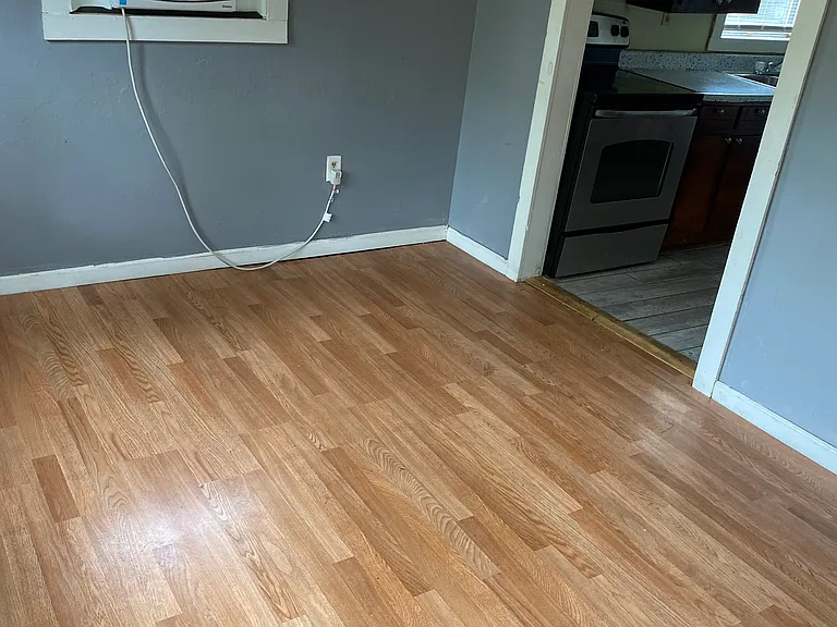 425 Ross Rd — Photo 7