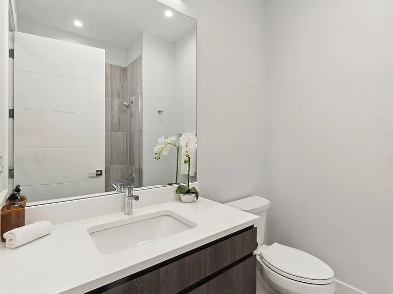 Luxe Suites Chicago Luxury Apartments — Photo 30