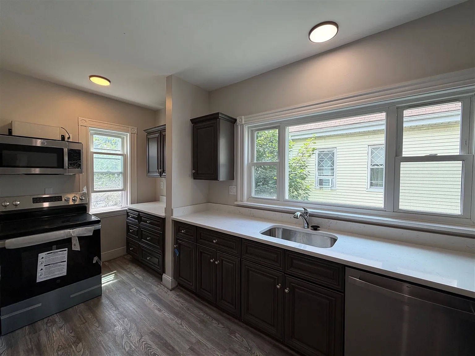 5 bed, 2000 sqft, $5,000 — Photo 2