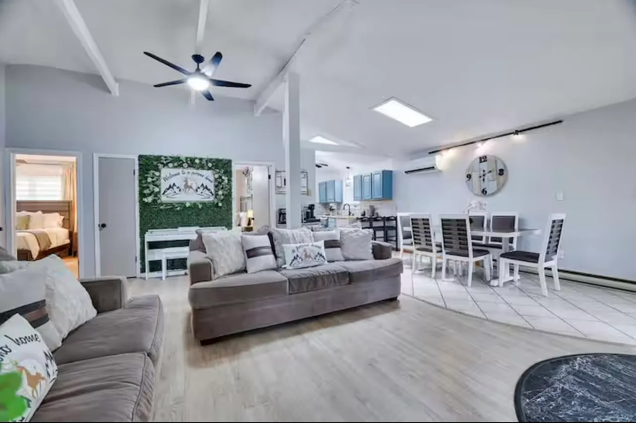 4 bed, 2670 sqft, $2,600 — Photo 2