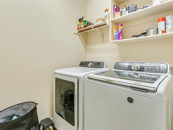 5th image of 804 W Bend Blvd