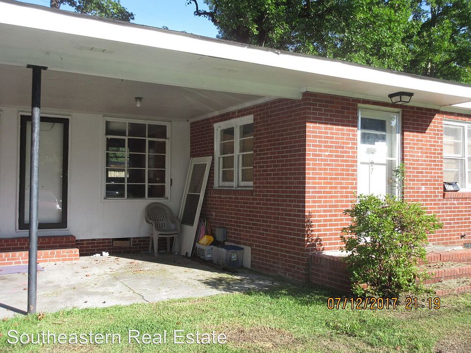 2nd image of 207 Pine St