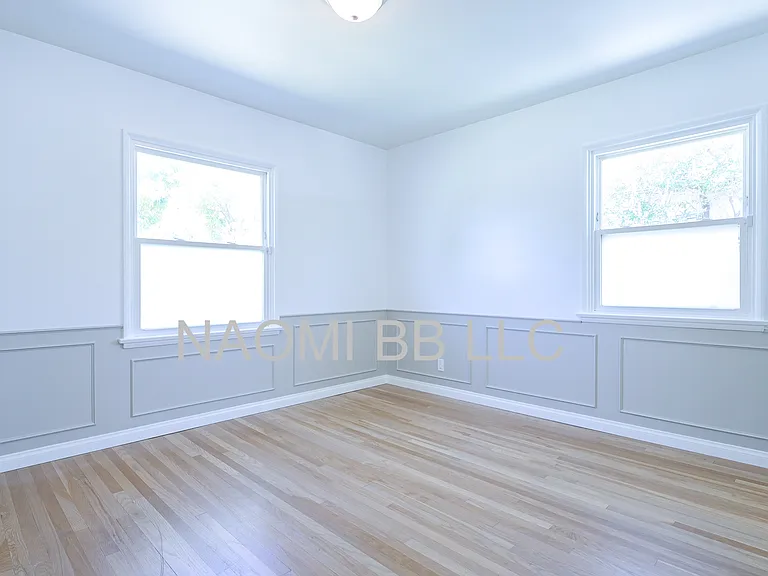 501 N Naomi St — Photo 22