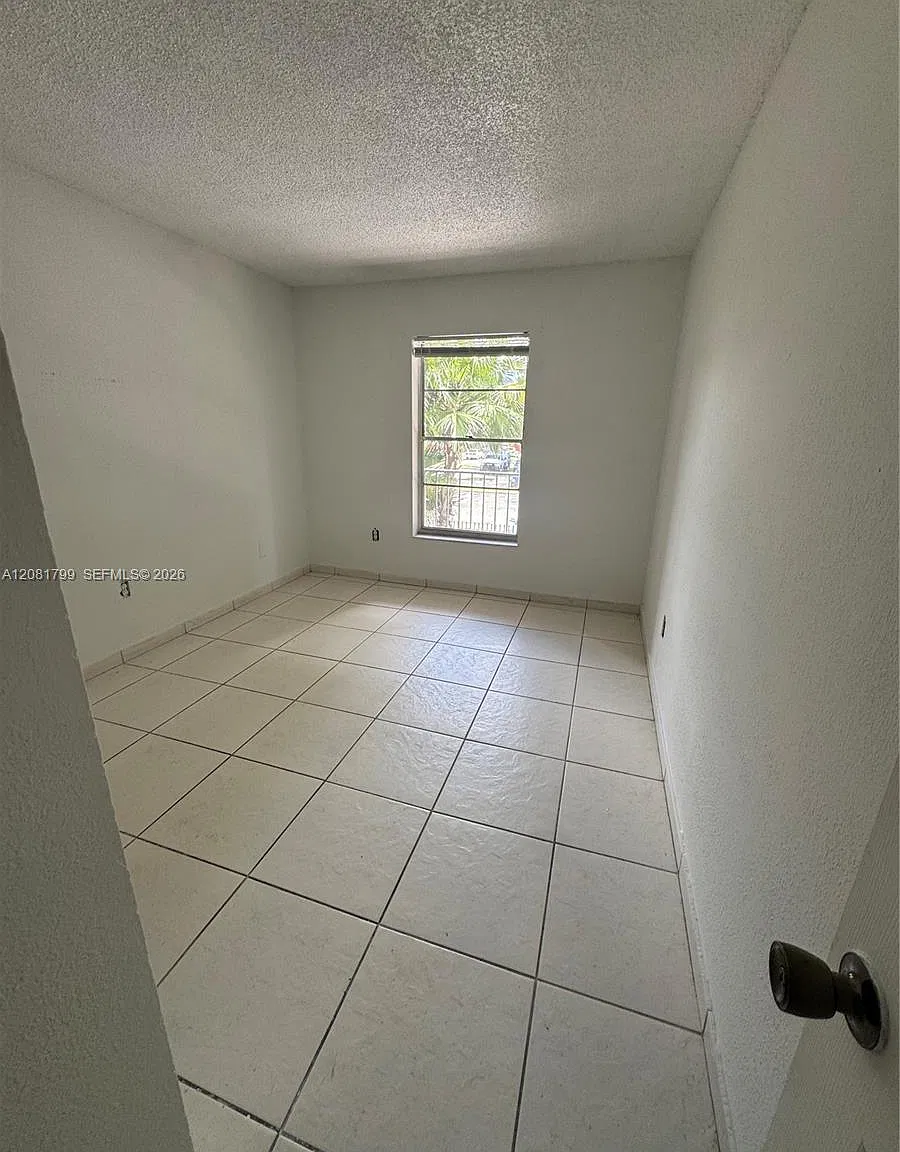 Westland Gardens Condo — Photo 2