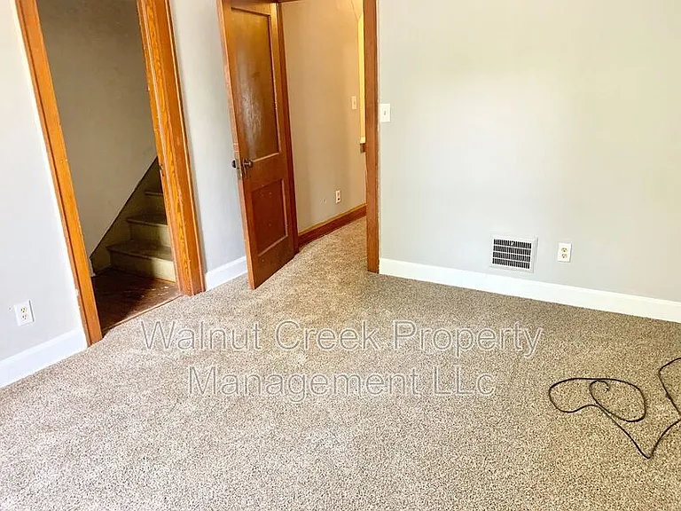 1911 E 34th St — Photo 15