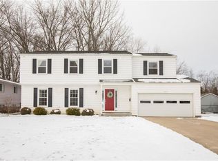 6016 Gareau Dr, North Olmsted, OH